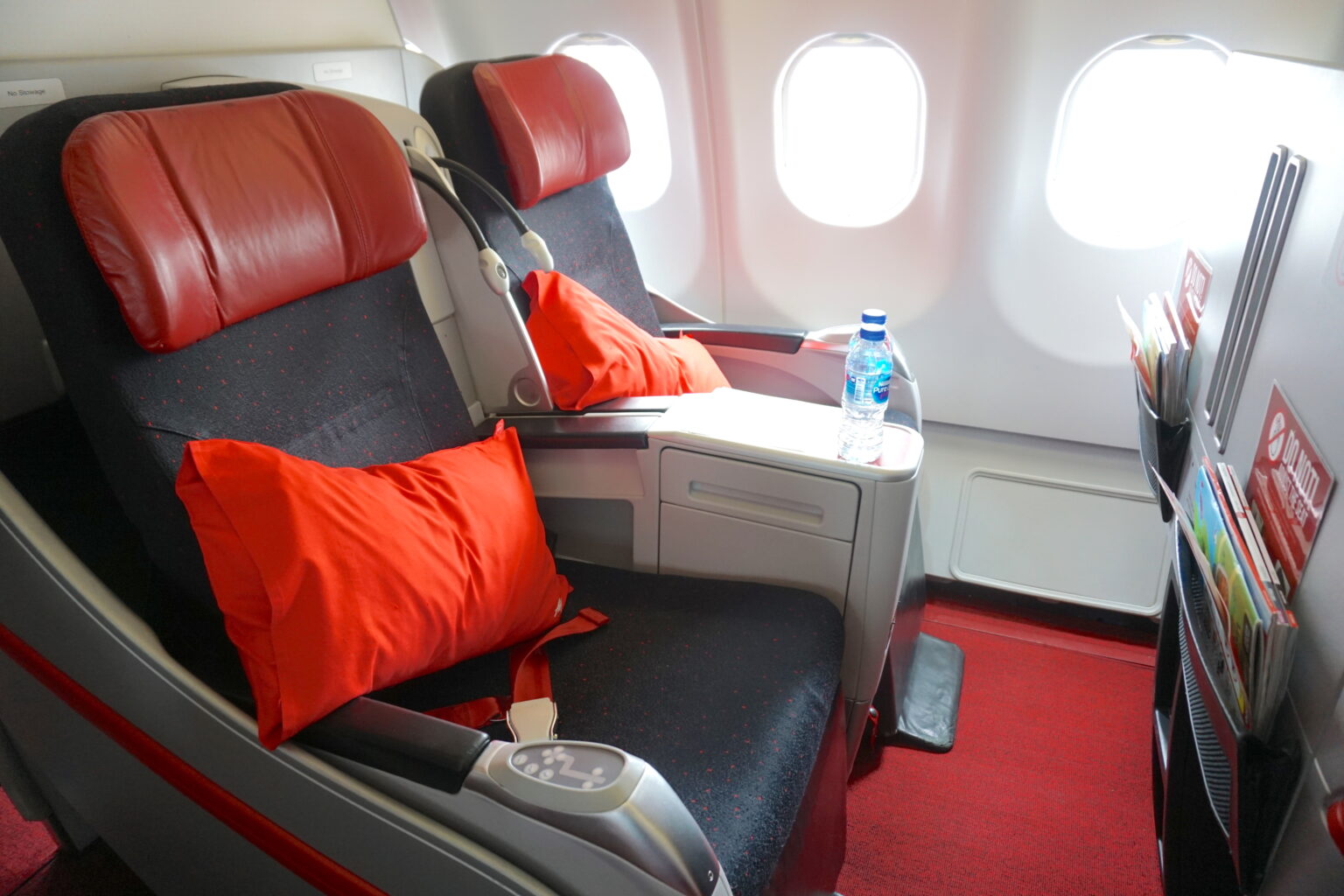 エアアジアXJ610（バンコク-関西空港）のプレミアムフラットはコスパ最高で快適すぎる。 - ノマドGO｜0からノマドワーカーを目指したい人へ